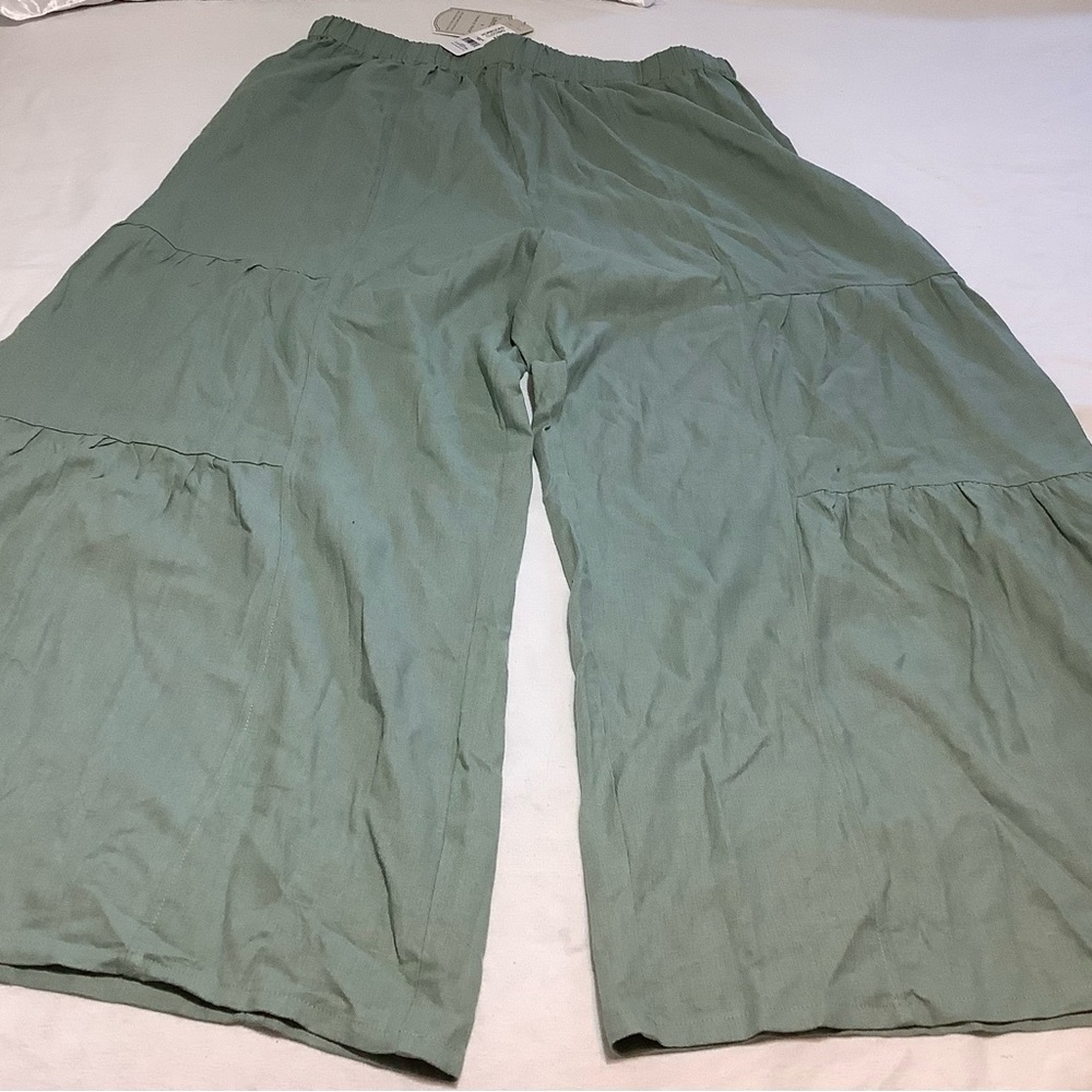 (NWT) Women's Green Wide-Leg Pants
